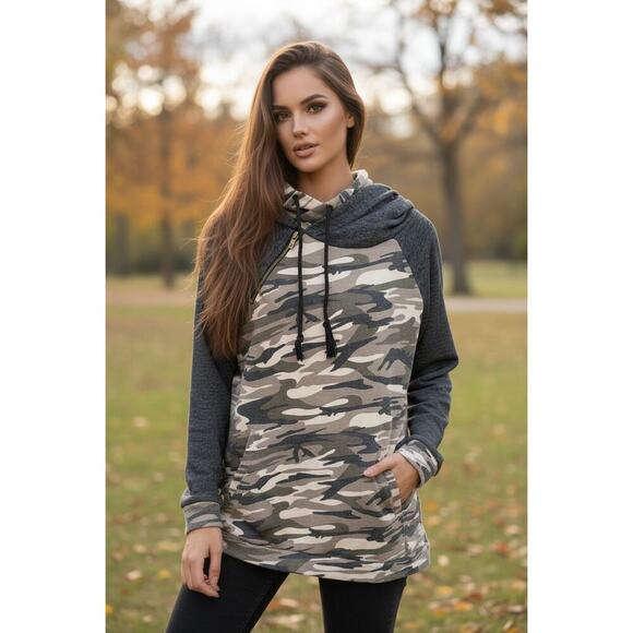 AMPERSAND AVE Sweaters - Ampersand Avenue Camo Double Hood Sweatshirt Pullover M